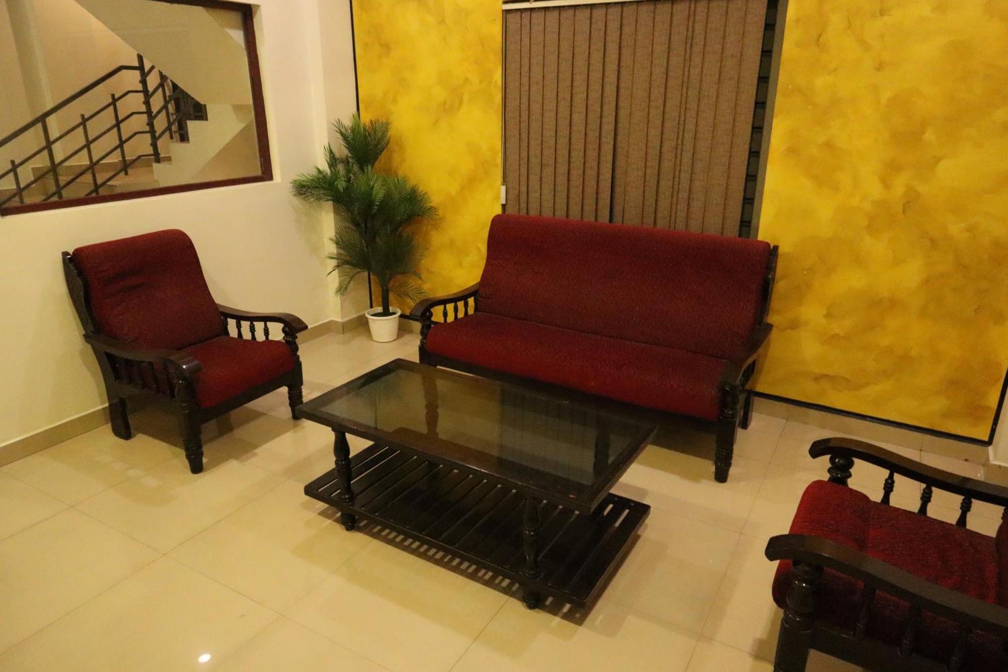Shanthi Residency Pathanāmthitta Buitenkant foto