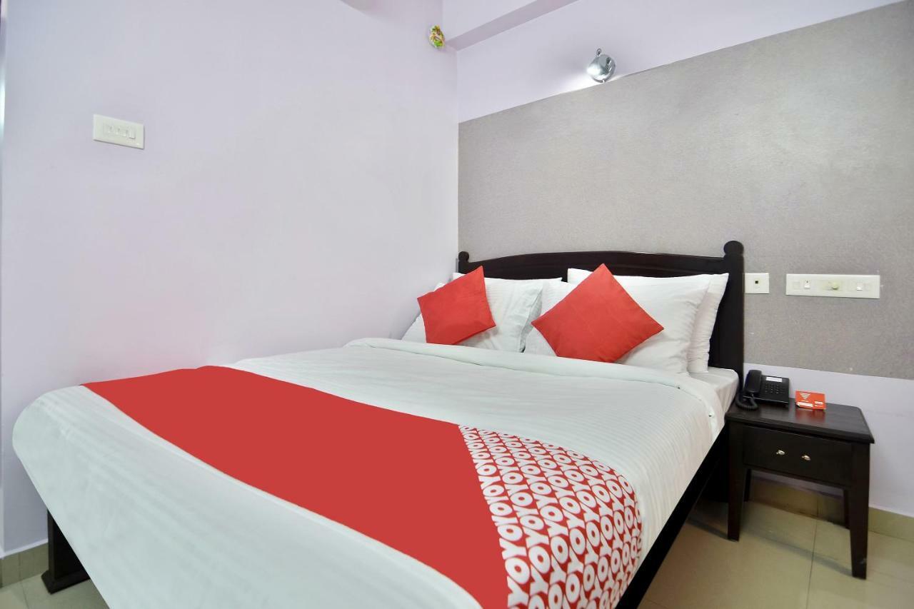 Shanthi Residency Pathanāmthitta Buitenkant foto