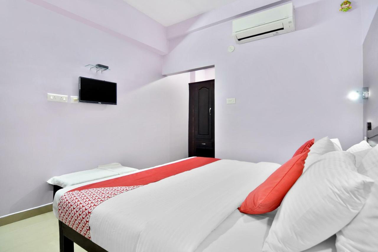 Shanthi Residency Pathanāmthitta Buitenkant foto